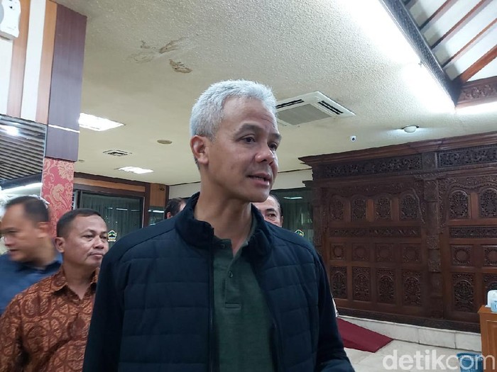 Gubernur Jateng Ganjar Pranowo gelar rapat bahas kebijakan terkait Virus Corona, Sabtu (14/3/2020).