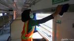 Gerbong Kereta di Stasiun Pasar Senen Disemprot Disinfektan