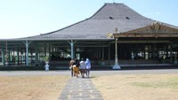Pura Mangkunegaran menandai terbaginya wilayah Surakarta menjadi dua, yakni Mangkunegaran dan Keraton Kasunanan. (Brigida Emi Lilia/dTraveler)