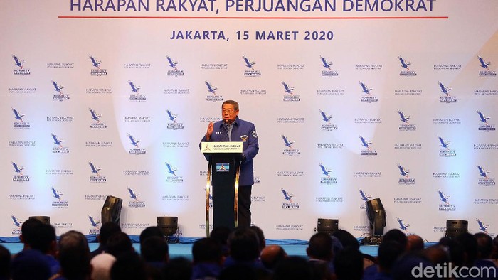 Agus Harimurti Yudhoyono (AHY) resmi menjadi Ketum Partai Demokrat 2020-2025. Ia menggantikan ayah kandungnya, Susilo Bambang Yudhoyono (SBY).