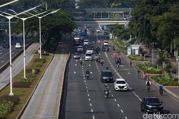 Car Free Day (CFD) di kawasan Bundaran HI dihentikan sementara guna cegah penyebaran virus corona. Seperti apa suasana di kawasan Bundaran HI hari ini?