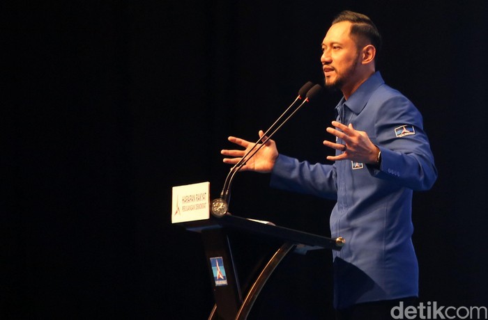 Agus Harimurti Yudhoyono (AHY) resmi menjadi Ketum Partai Demokrat 2020-2025. Ia menggantikan ayah kandungnya, Susilo Bambang Yudhoyono (SBY).