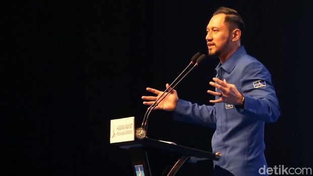 Agus Harimurti Yudhoyono (AHY) resmi menjadi Ketum Partai Demokrat 2020-2025. Ia menggantikan ayah kandungnya, Susilo Bambang Yudhoyono (SBY).