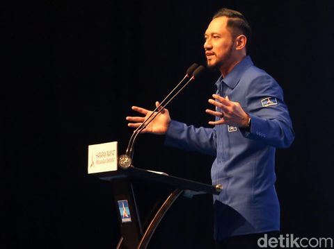 Agus Harimurti Yudhoyono (AHY) resmi menjadi Ketum Partai Demokrat 2020-2025. Ia menggantikan ayah kandungnya, Susilo Bambang Yudhoyono (SBY).