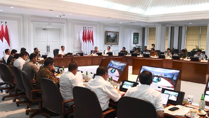 Ratas Jokowi bersama para menterinya pada 11 Maret 2020. (Foto: dok. Biro Pers)