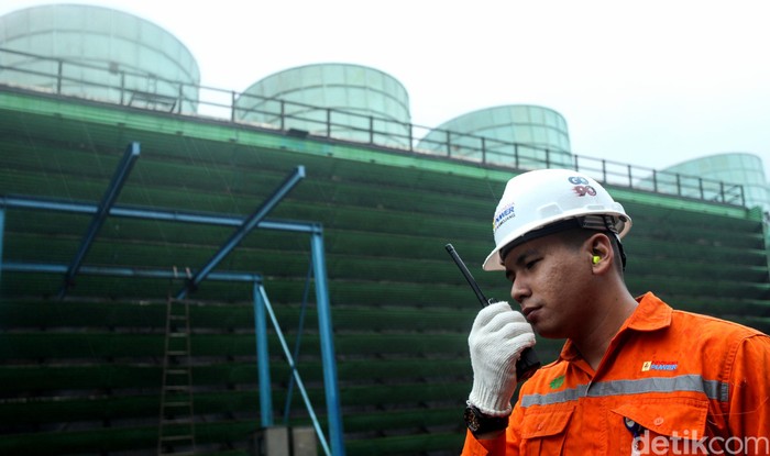 PLTP Kamojang di Garut PLTP Kamojang yang berada di Garut merupakan pembangkit listrik yang mengandalkan tenaga panas bumi. PLTP ini disebut sebagai yang tertua lho di Indonesia.