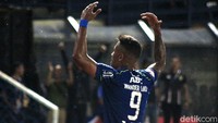 Wander Luiz mencetak gol kedua Persib, sekaligus memastikan Maung Bandung menang 2-1 atas PSS Sleman (Foto: Yudha Maulana/detikcom)