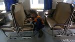 Gerbong Kereta di Stasiun Pasar Senen Disemprot Disinfektan
