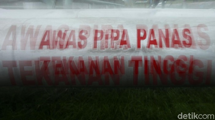 PLTP Kamojang yang berada di Garut merupakan pembangkit listrik yang mengandalkan tenaga panas bumi. PLTP ini disebut sebagai yang tertua lho di Indonesia.