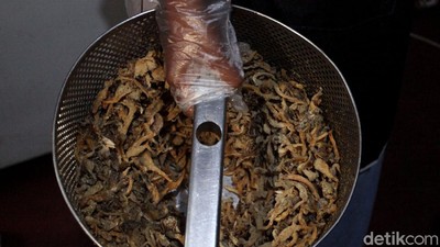 Intip Pembuatan Keripik Jamur Kamojang