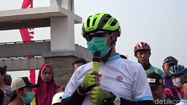 Lepas Gowes Lawan Corona, Bupati Rembang Tutupi Wajah Rapat