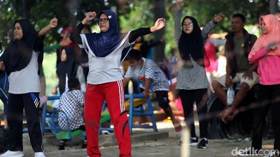 Melihat Aktivitas Warga Berolahraga di Kanal Banjir Timur