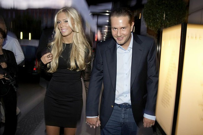Perceraian sosialita Petra Ecclestone dengan pria bernama James Stunt sempat menjadi sensasi. Setelah perceraian pun, mantan pasangan tersebut masih sering saling menyindir. Foto: Getty Images/Florian Seefried