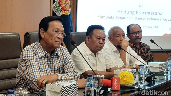 Konferensi Pers Gubernur DIY Sri Sultan HB X terkait Virus Corona di Kepatihan, Minggu (15/3/2020)