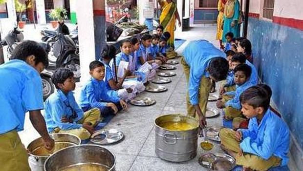 Sekolah Diliburkan, Guru Tetap Kirimkan Makanan Gratis untuk Anak Didik