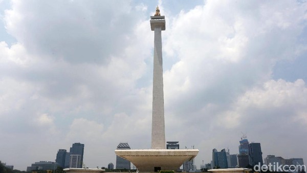 Usia Jakarta nyaris 5 abad. Dari sebuah bandar kecil di muara Sungai Ciliwung, Jakarta kini berkembang menjadi kota metropolis. Jakarta sudah 13 kali berganti nama seiring berjalannya waktu (Agung Pambudhy/detikcom)