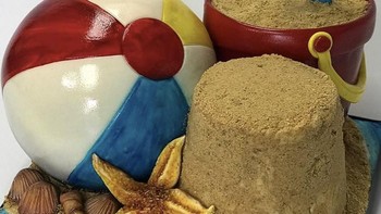 Bola pantai dengan pasirnya. Foto: Instagram/the_bakeking