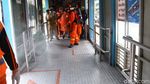 Cegah Corona, Halte Pejaten Disemprot Disinfektan