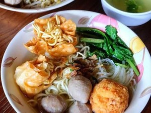 Meski Sepintas Sama, Bakso Malang dan Bakso Biasa Punya Perbedaan Ini