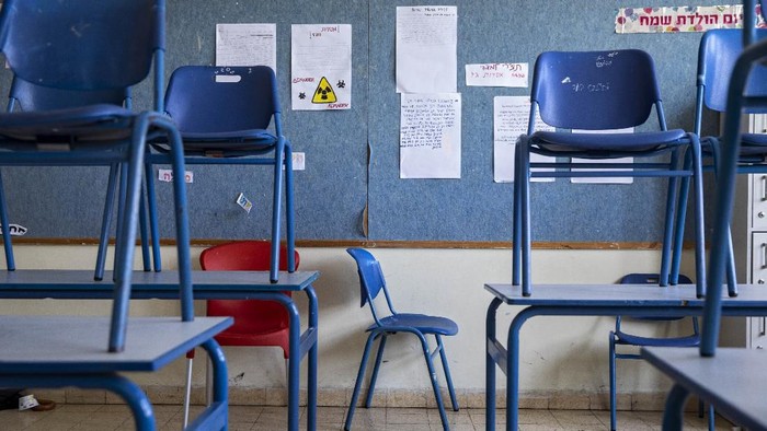 An empty classroom is seen in a closed primary school in Ramat Gan, Israel, Sunday, March 15, 2020. Israel has imposed a number of tough restrictions to slow the spread of the new coronavirus. Netanyahu announced that schools, universities, restauran