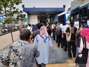Soroti Antrean, Kemenhub: Kebijakan soal TransJ di DKI Harus Dikoordinasikan