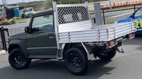 Di balik kapnya mobil ini masih mengusung mesin standar Jimny, yaitu mesin 4 silinder 1,5 liter yang dapat menghasilkan tenaga sebesar 100 hp dan torsi 102nm. Dealer tersebut melabeli Jimny pickup dengan harga USD 23 ribu atau sekitar Rp 343 juta. (motor1)