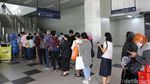 Before-After Gaya Antre Penumpang MRT Jakarta Dalam 4 Tahun Operasi