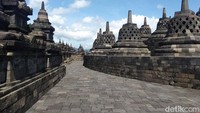 Candi yang terletak di Kabupaten Magelang itu tak pernah sesepi ini.