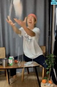 Seunghoon 'WINNER' Pamer Bikin Milkshake Stroberi, Jangan Ditiru!
