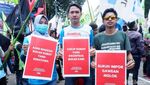 Buruh Demo Tolak RUU Omnibus Law di Gedung Sate