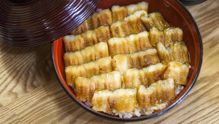 Conger eel rice bowl, baked with a sauce with sauce, put on rice and eat. It looks like a popular don bowl, similar to Unadon.