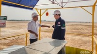 Kawasan industri Java Integrated Industrial and Port Estate  di Gresik, JIIPE diusulkan menjadi Kawasan Ekonomi Khusus  atau  KEK Teknologi dan Manufaktur. Kepala BKPM Bahlil Lahadalia didampingi Direktur Utama Pelindo III Doso Agung beserta Komisaris AKR Korporindo Agus Martowardojo, mengunjungi kawasan JIIPE. Dok. BKPM Istimewa