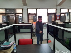 Disemprot Disinfektan, Dua Kampus Swasta di Surabaya Kuliah Online