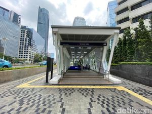 Penumpang MRT Setiabudi Baru Bisa Masuk Stasiun 5 Menit Sebelum Kereta Tiba