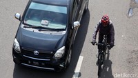 Selain di Jalan Jendral Saya, arus lalu lintas di Jalan Gedebage-Ciwastra-Buahbatu, Jalan Ibrahim Adjie-Gatot Subroto dan Jalan Asia Afrika pun terpantau ramai lancar.