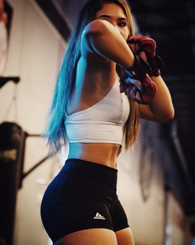 Di Instagramnya, Valerie kerap mengunggah foto-foto seksinya. Tak heran dari 204 followersnya yang dimilikinya kebanyakan datang dari pria.  Foto: dok. Instagram @valerieloureda