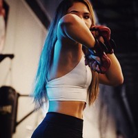 Di Instagramnya, Valerie kerap mengunggah foto-foto seksinya. Tak heran dari 204 followersnya yang dimilikinya kebanyakan datang dari pria.  Foto: dok. Instagram @valerieloureda