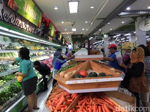 Gara-gara Corona, Pengunjung Toko Swalayan Jadi Ngirit Belanja
