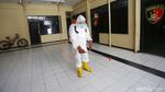 Polsek Menteng Juga Disemprot Disinfektan untuk Cegah Corona