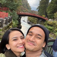 Bibi pada akhirnya tetap menerima Vanessa Angel kembali setelah istrinya tersebut bebas dari penjara. Vanessa dan Bibi kembali pacaran tidak lama setelah pemain film Janda Kembang tersebut bebas pada Juni 2019. Foto: Vanessa Angel dan Bibi (Instagram vanessaangelofficial)