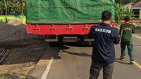 Keberhasilan penangkapan itu berawal dari operasi pengamanan peredaran kayu illegal yang berasal dari Kawasan hutan di Provinsi Sumatera Selatan dan Provinsi Jambi. Istimewa/KLHK.