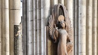 Selain sebagai wisata bersejarah, katedral ini tetap berfungsi sebagai tempat ibadah seperti biasa.