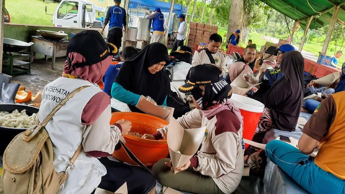dapur umum banjir bandang ijen