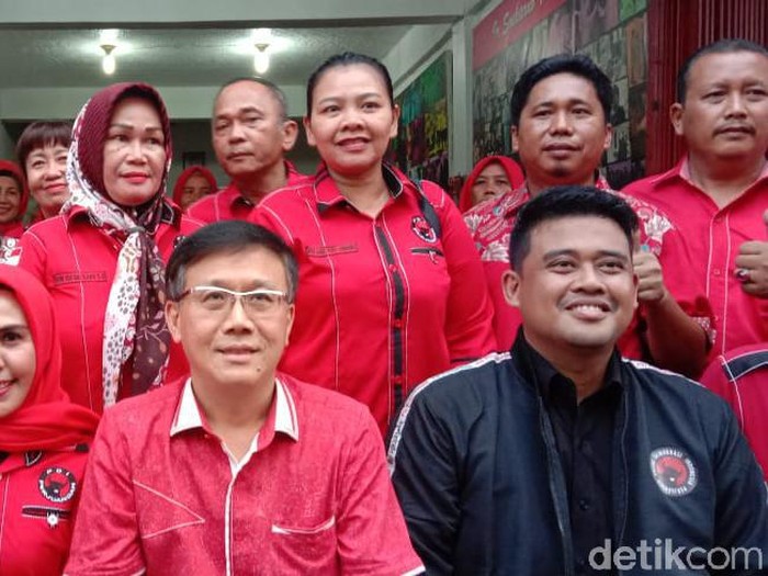 Bobby Nasution berjaket hitam (Ahmad Arfah/detikcom)