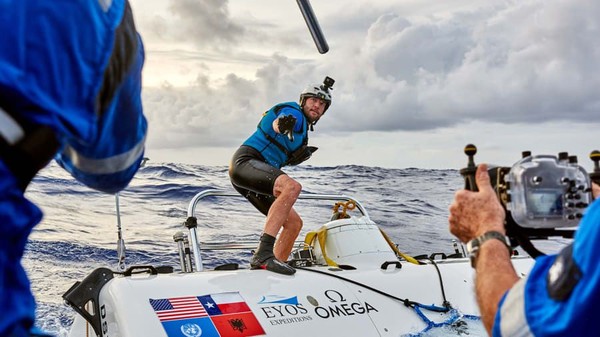 enurut EYOS Expeditions, hanya tujuh orang di bumi yang pernah mengunjungi Challenger Deep, pesohor Hollywood, James Cameron jadi salah satunya. Perusahaan itu hanya mengundang tiga orang untuk bergabung dalam ekspedisi ke Palung Mariana (Foto: EYOS Expeditions/CNN) enurut EYOS Expeditions, hanya tujuh orang di bumi yang pernah mengunjungi Challenger Deep, pesohor Hollywood, James Cameron jadi salah satunya. Perusahaan itu hanya mengundang tiga orang untuk bergabung dalam ekspedisi ke Palung Mariana (Foto: EYOS Expeditions/CNN)