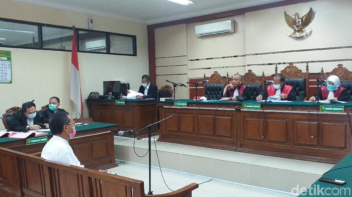 bos media surabaya divonis bebas