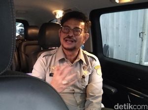 Mentan Cek Stok Bahan Pokok di Pasar Induk Cipinang