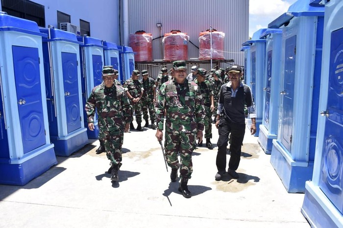 Pangkogasgabpad Tinjau Sarana Observasi WNI ABK Grand Prince Panglima Komando Gabungan Wilayah Pertahanan I (Pangkogabwilhan I) Laksdya TNI Yudo Margono, S.E., M.M. sebagai Panglima Komando Tugas Gabungan Terpadu (Kogasgabpad TNI AD, TNI AL, TNI AU) Operasi Bantuan Kemanusiaan Natuna meninjau kesiapan sarana dan prasarana pendukung yang akan digunakan sebagai tempat observasi WNI Kapal M.V. Grand Princess dari Oakland San Fransisco, bertempat di Lanud Raden Sadjad Ranai, Natuna, Senin (16/3/2020).