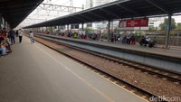 Stasiun Bekasi tergolong sepi.