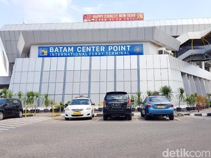 Jelang Pembatasan Masuk, Warga Batam Masih Ramai Nyeberang ke Singapura